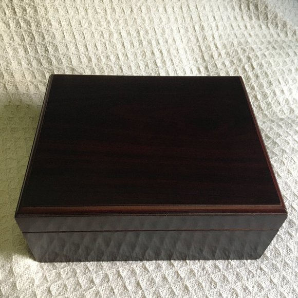 WOOD HUMIDOR, BY QUALITY IMPORTERS - Picture 1 of 4